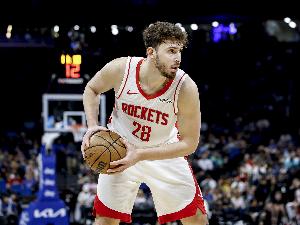 稳定发挥！申京半场6中4拿到13分5板1助1帽